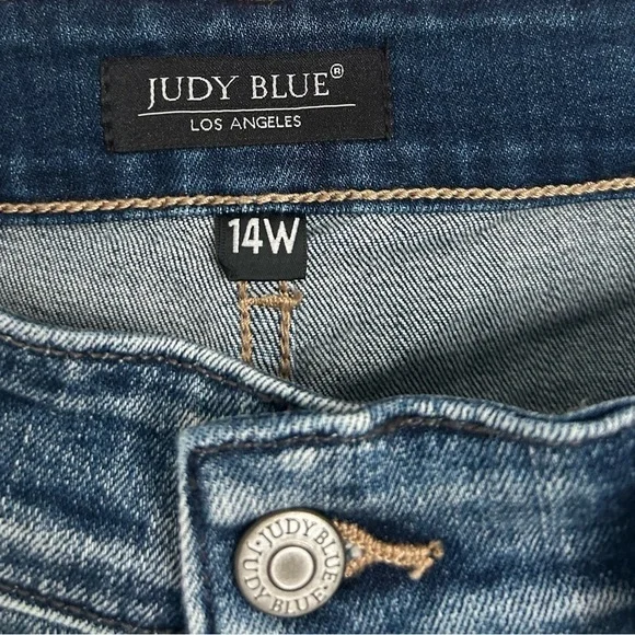 Judy Blue Women's Mid-Rise Button Fly Contrast Washed Boyfriend Jeans NWT 14W - Picture 16 of 16